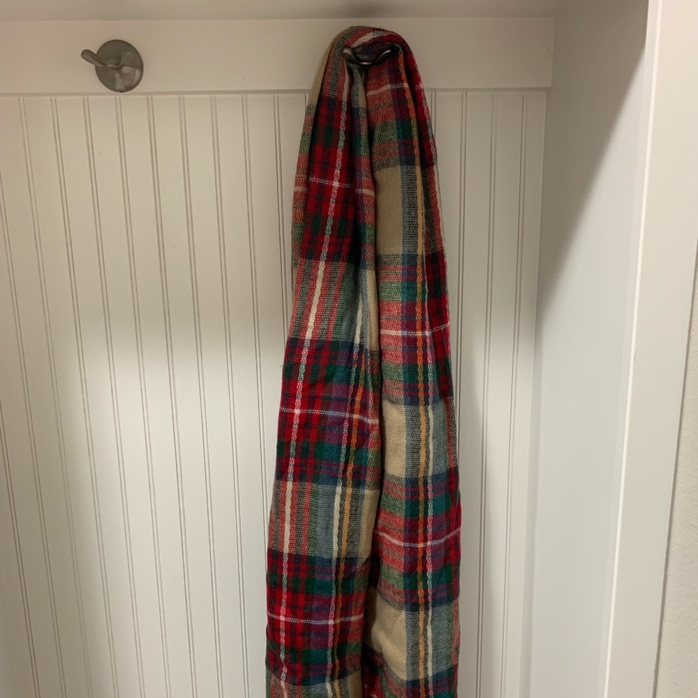 Women’s Plaid Scarf